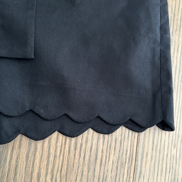 Ann Taylor new with tags scalloped shorts in black w side zip n slash pockets - Picture 2 of 14